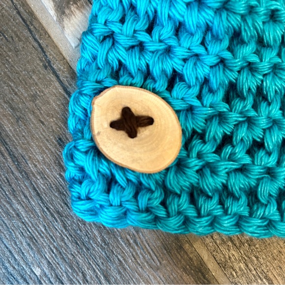 ⭐️NWOT⭐️ Handmade Teal Turquose Beanie with Wood Button for Youth - Picture 3 of 4